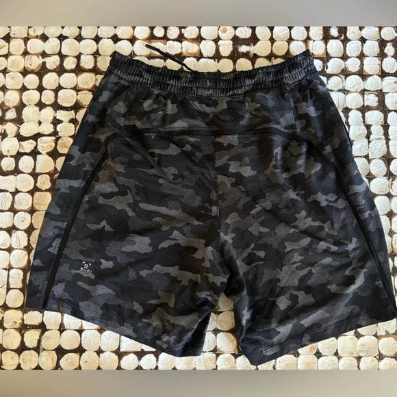 Lululemon Men’s Pace Breaker Linerless Camo Shorts - Picture 3 of 5